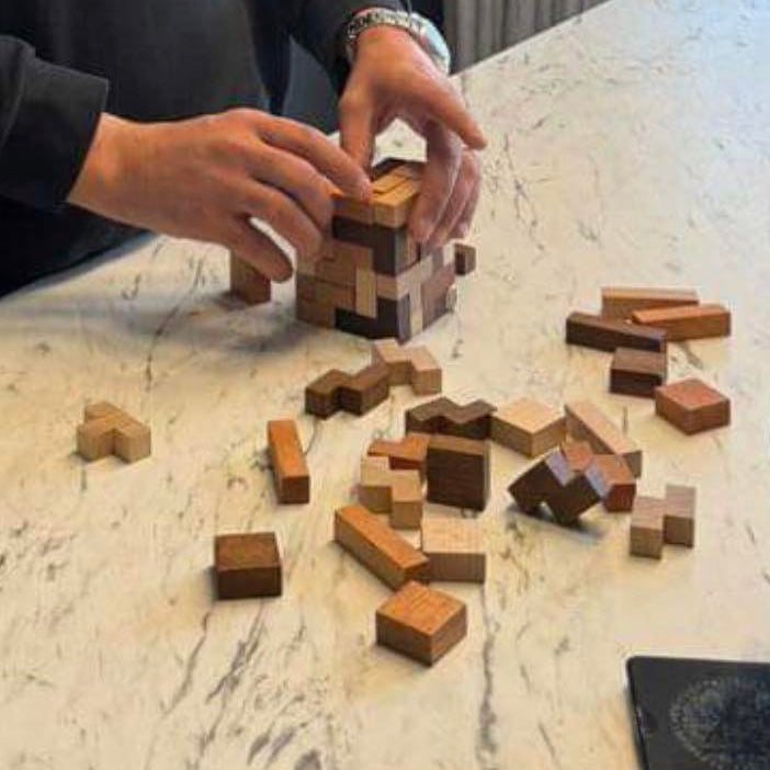 SUPERA toronyépítő fa társasjáték az egész családnak. 3D fa puzzle.